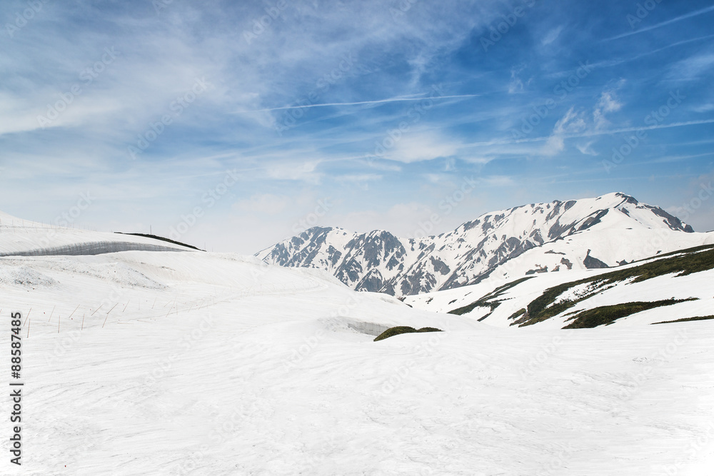 Obraz premium High mountains under snow in the winter