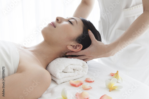 Japanese women receiving head massage