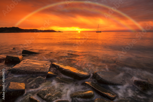 Kolorowy zachód słońca nad morzem © Mike Mareen