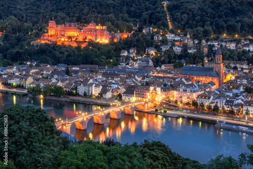 Heidelberger Schloss und Alte Brücke bei Nacht 