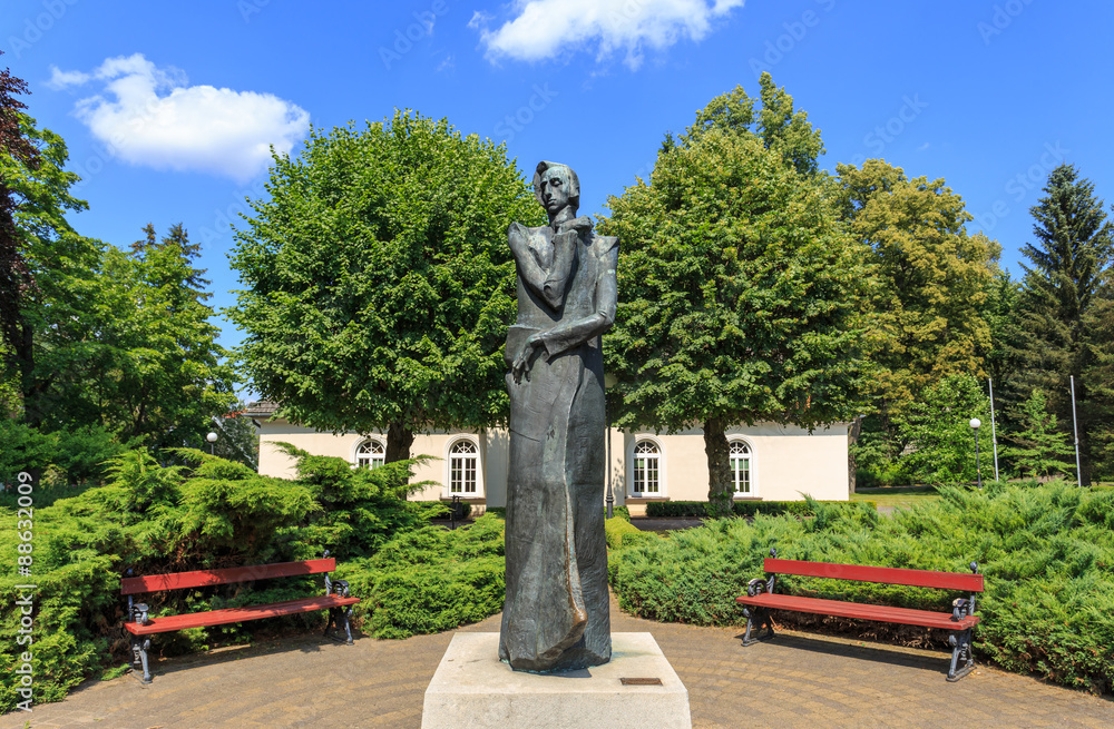 Duszniki Zdrój - Pomnik Chopina i Dom Chopina w Parku Zdrojowym