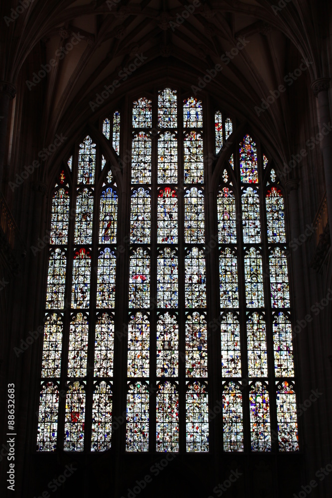 Westfenster der Kathedrale von Winchester (Hampshire, England)