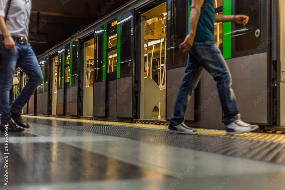Obraz premium train in the subway in milan