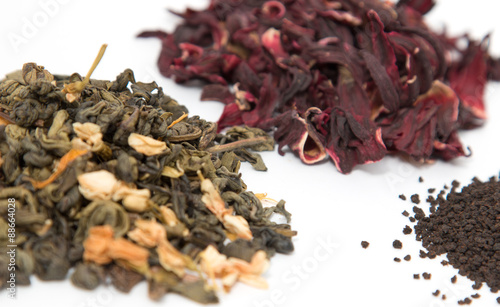 dry green red and black tea on a white background