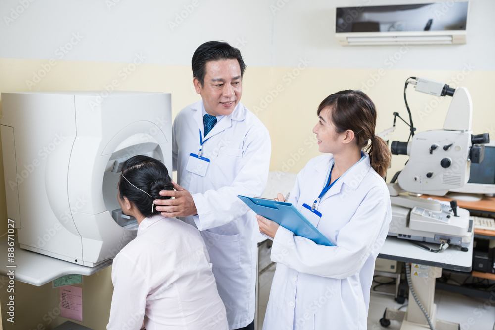 Fototapeta premium Examining eyesight