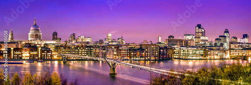 Obraz na płótnie City of London at twilight w salonie