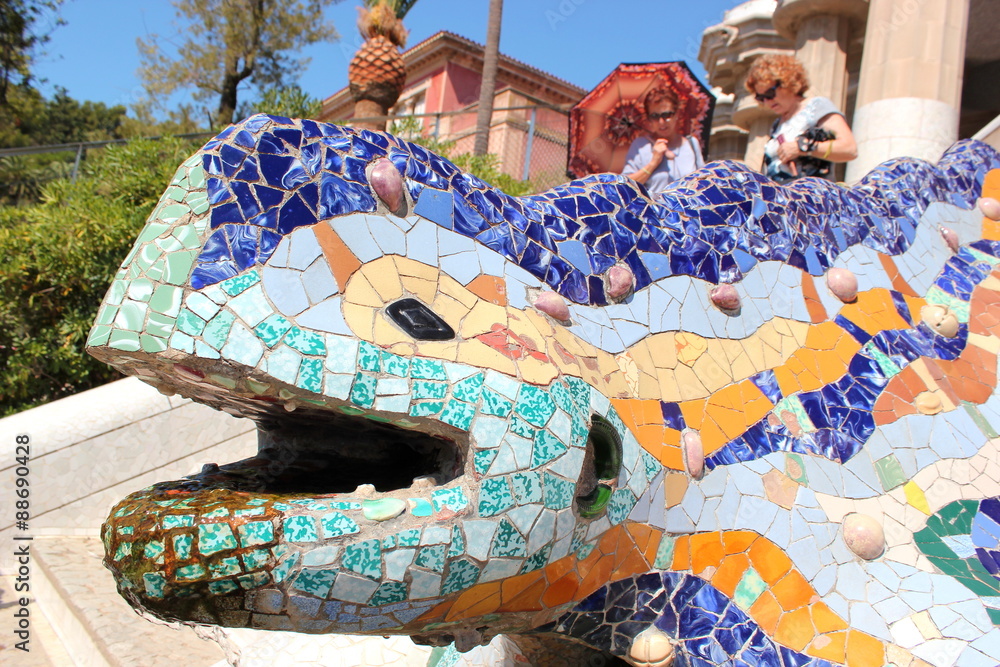 Fototapeta premium Kopf des Salamanders im Park Güell (Antoni Gaudi) in Barcelona