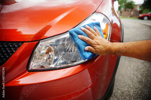 Obraz na plátně Cleaning car headlights
