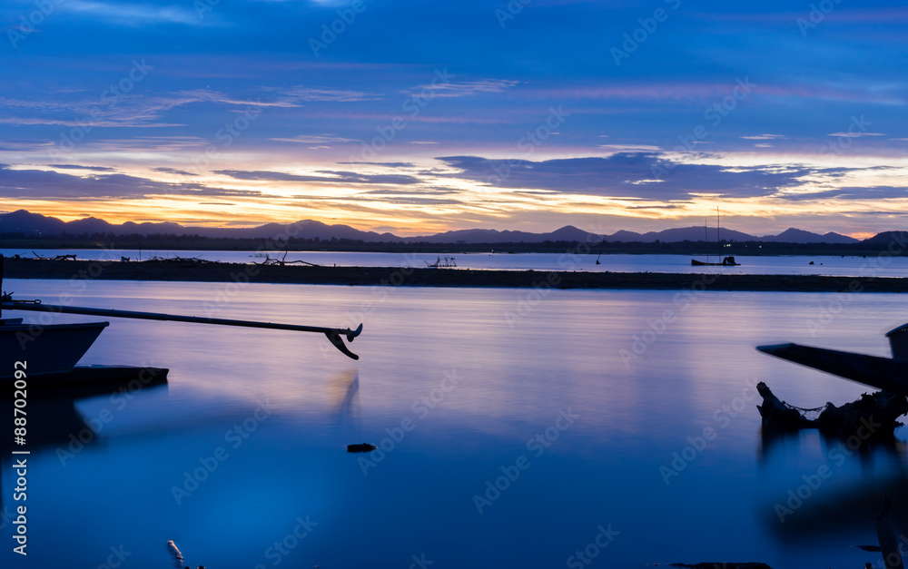 Fototapeta premium Steer of the long tail boat on the river at dusk