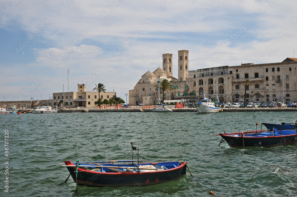 Molfetta, il porto e la cattedrale - Puglia