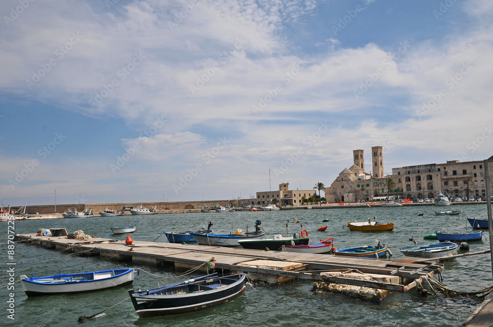 Molfetta, il porto e la cattedrale - Puglia