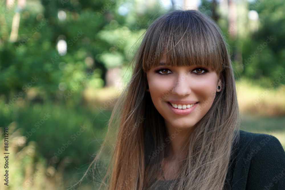 Obraz premium Happy beautiful girl