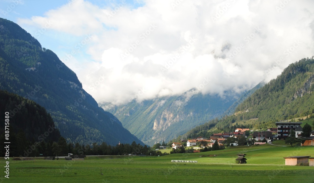 Gebirgslandschaft der Alpen