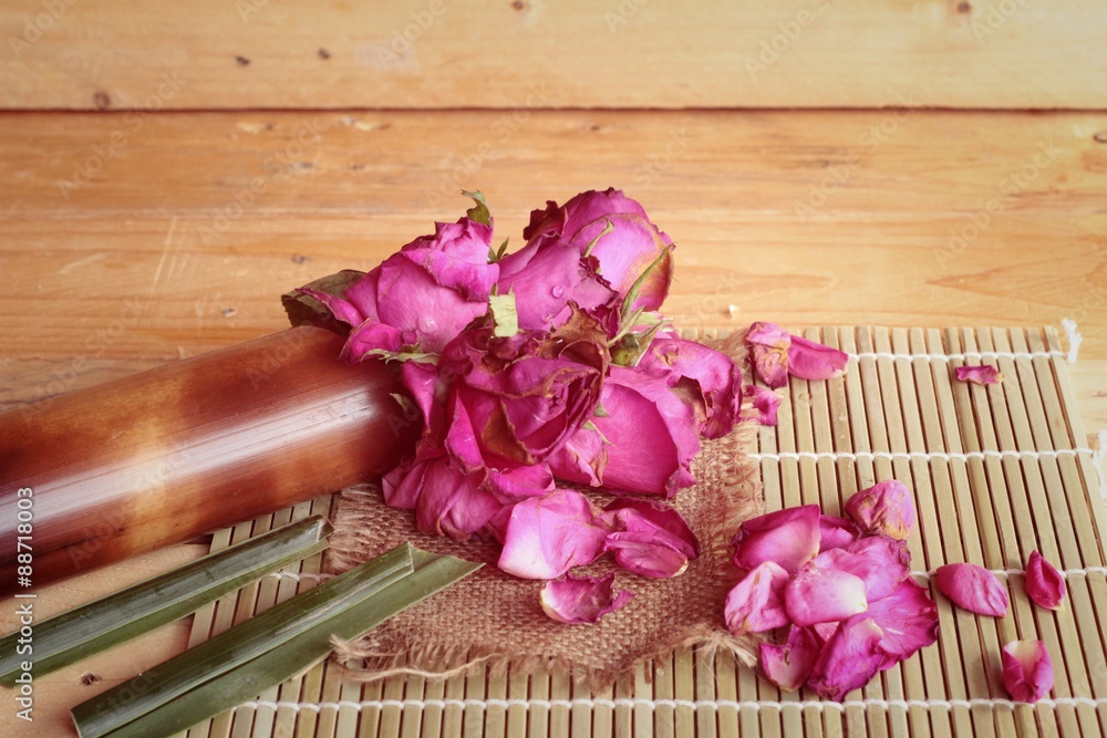 Pink roses and rose petals were sprinkled fallen. Pink roses and rose petals were sprinkled fallen.