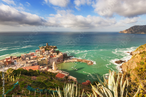 Fototapeta Naklejka Na Ścianę i Meble -  The seaside town with a bird's eye view. Vernazza, Cinque Terre