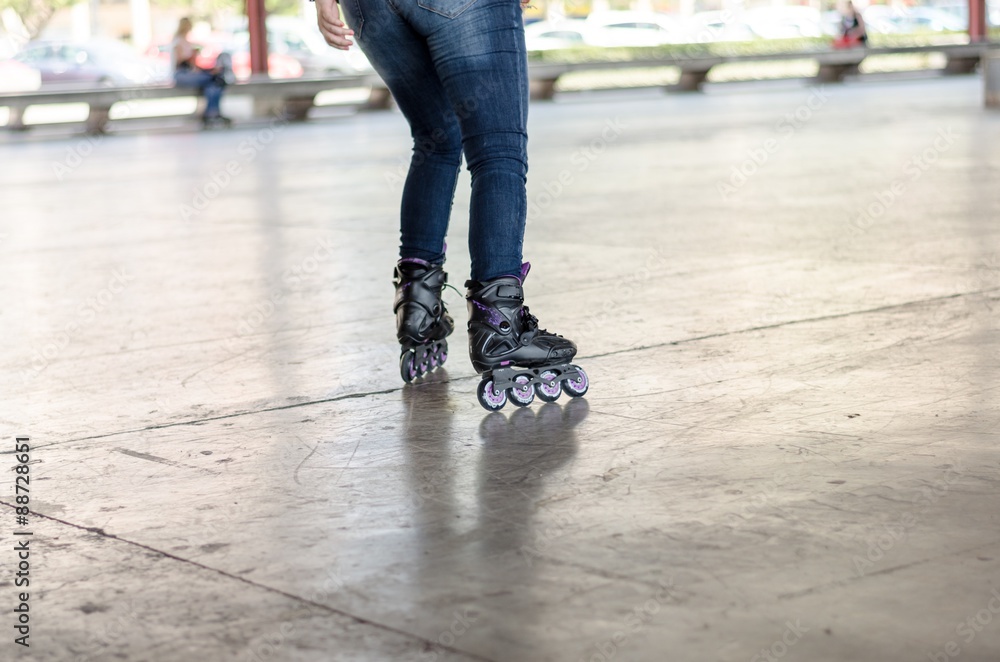Walk on roller skates for skating Walk on roller skates for skating