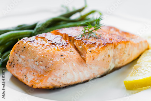Grilled Salmon with Green Beans