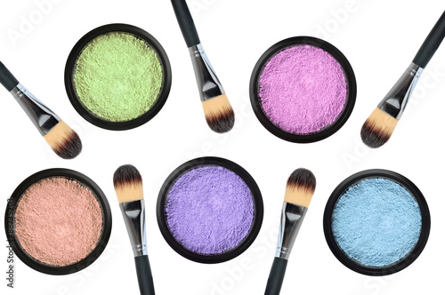 Print op canvas set of 5 eyeshadows and brushes isolated on white background