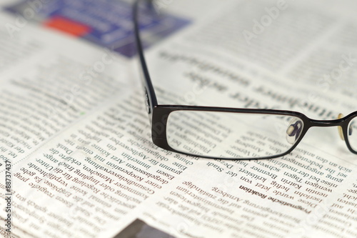 Zeitung Brille photo