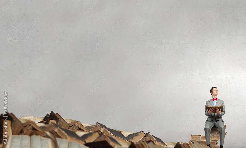 Obraz premium Nerd with book