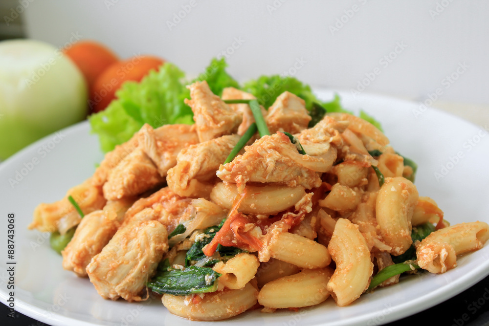 Fried macaroni with chicken and tomato sauce Fried macaroni with chicken and tomato sauce