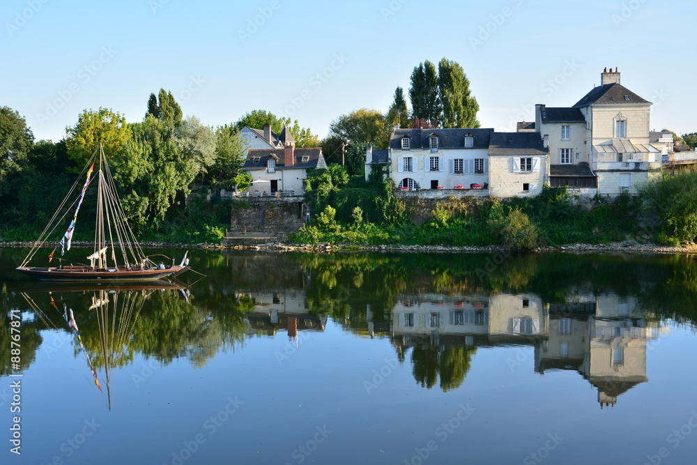 L’ile de Tours à Chinon et la vienne L’ile de Tours à Chinon et la vienne