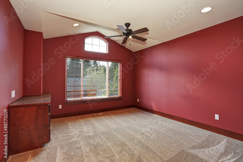 Big unfurnished room with red interior.