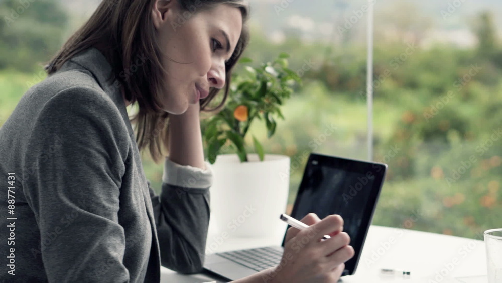 Young businesswoman writing notes in documents sitting by table in office
Young businesswoman writing notes in documents sitting by table in office