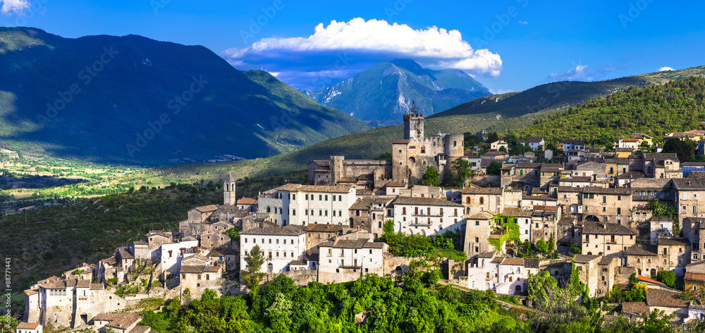 Obraz premium most beautiful villages of Italy series - Capestrano in Abruzzo