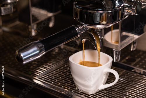 Fotografi making espresso