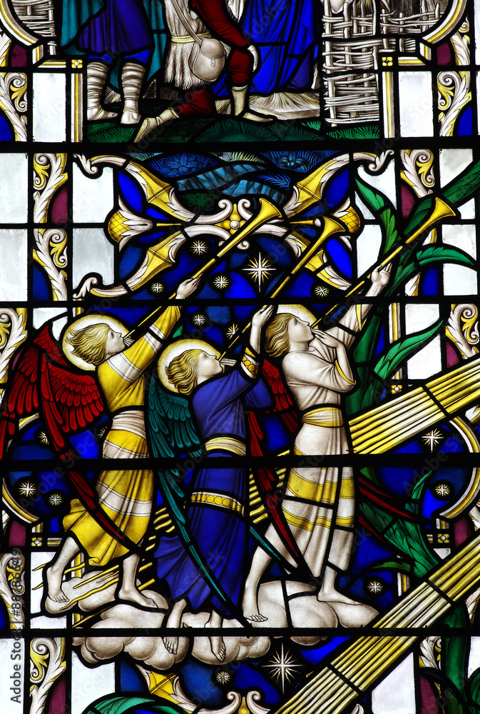 Naklejka premium Angels blowing on a trupet (stained glass)