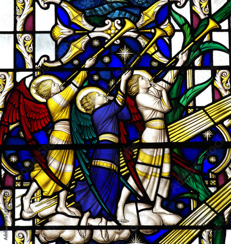 Angels blowing on a trumpet (stained glass)