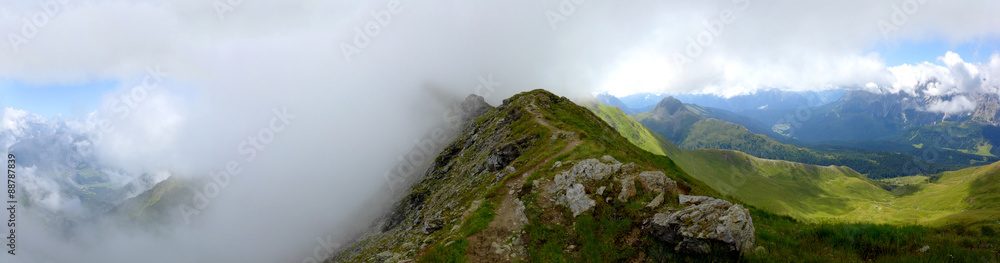 Karnischer Höhenweg – Schönwetter mit Nebel im Hochgebirge