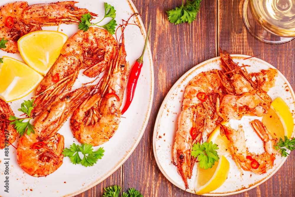 Fried shrimp with lemon and white wine Fried shrimp with lemon and white wine