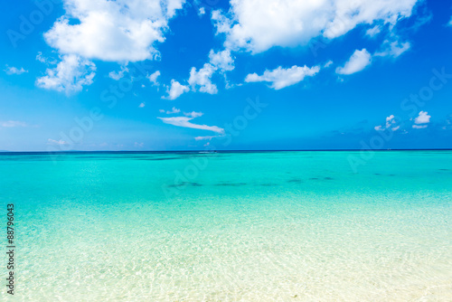 Fototapeta Naklejka Na Ścianę i Meble -  Blue sky and the emerald green sea, Okinawa, Japan