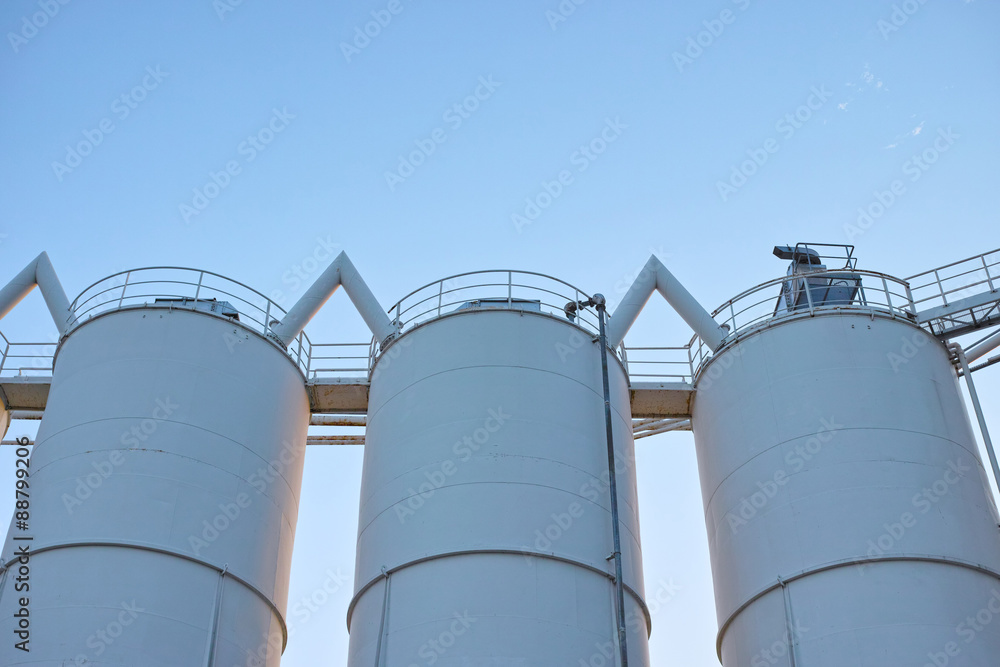 Schwerindustrie - Silos / Container / Leitungen / Rohre Schwerindustrie - Silos / Container / Leitungen / Rohre