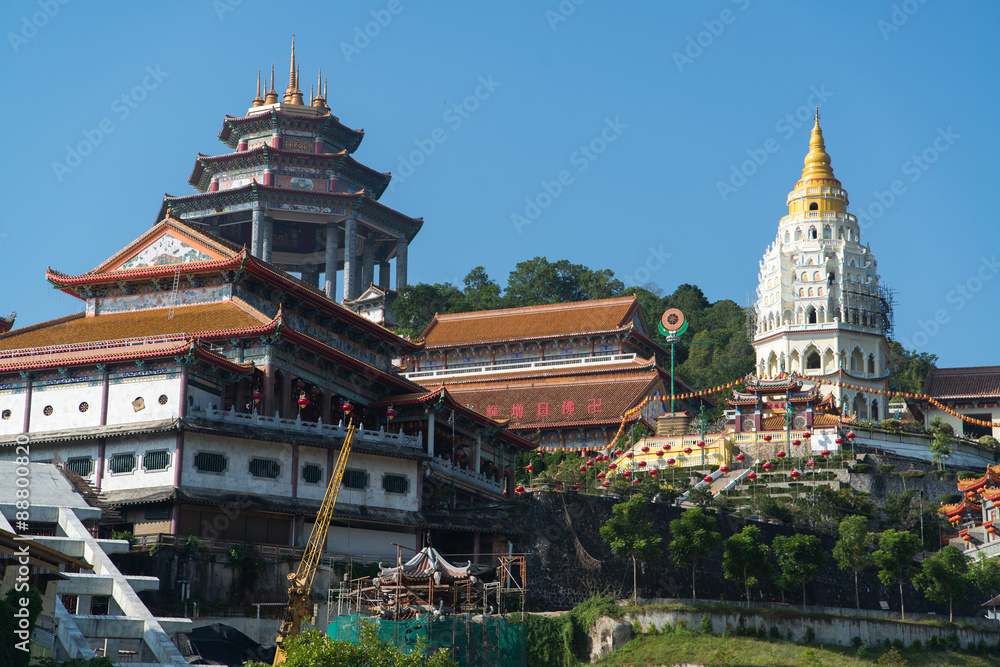 Fototapeta premium Buddhist temple Kek Lok Si in Penang, Malaysia, Georgetown