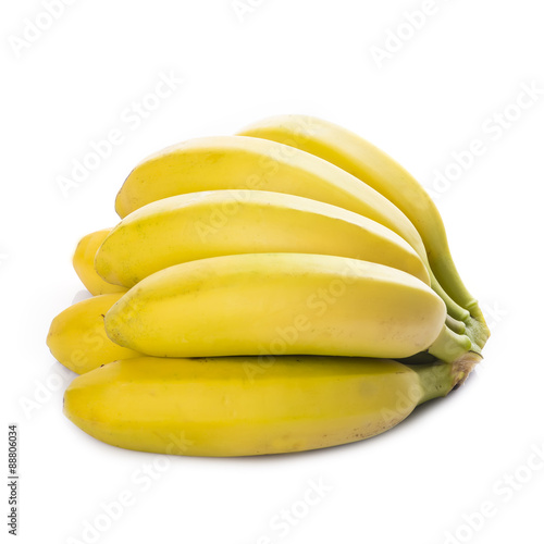 Plátanos maduros aislados sobre un fondo blanco