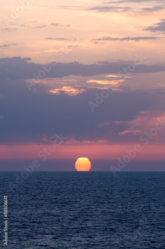 Fototapeta Naklejka Na Ścianę i Meble -  Sunset on the ocean
