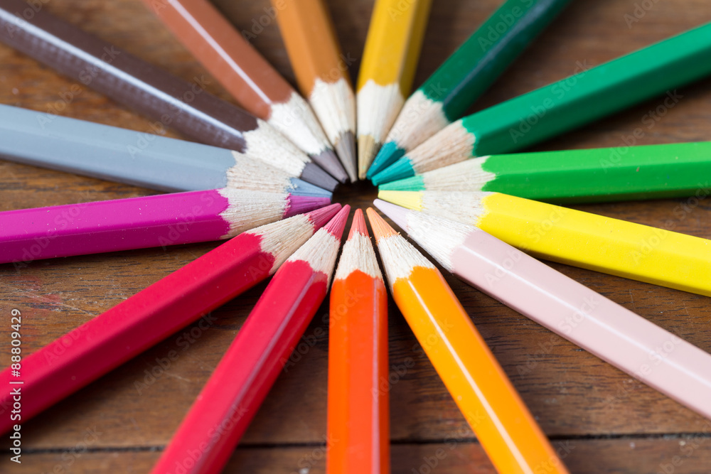 Naklejka premium color pencils on wooden table