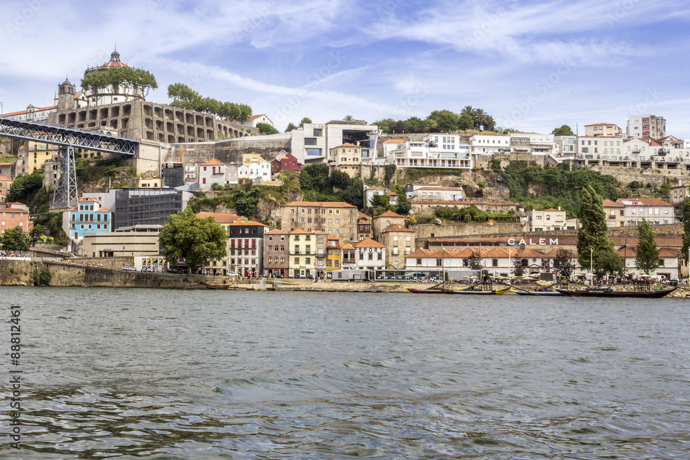 Panoramic from Douro river tour boat, view of Dom Luiz Bridge