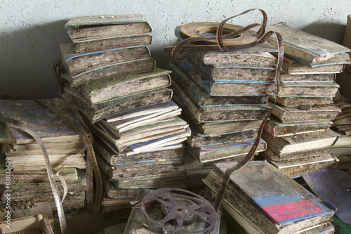 Fényképezés School books in decay