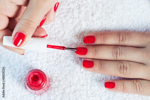 Φωτογραφία Manicure - Beautiful manicured woman's nails with red nail polis