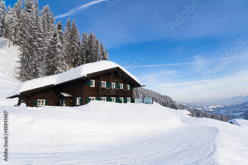 Hütte im Schnee © Christoph Dietrich