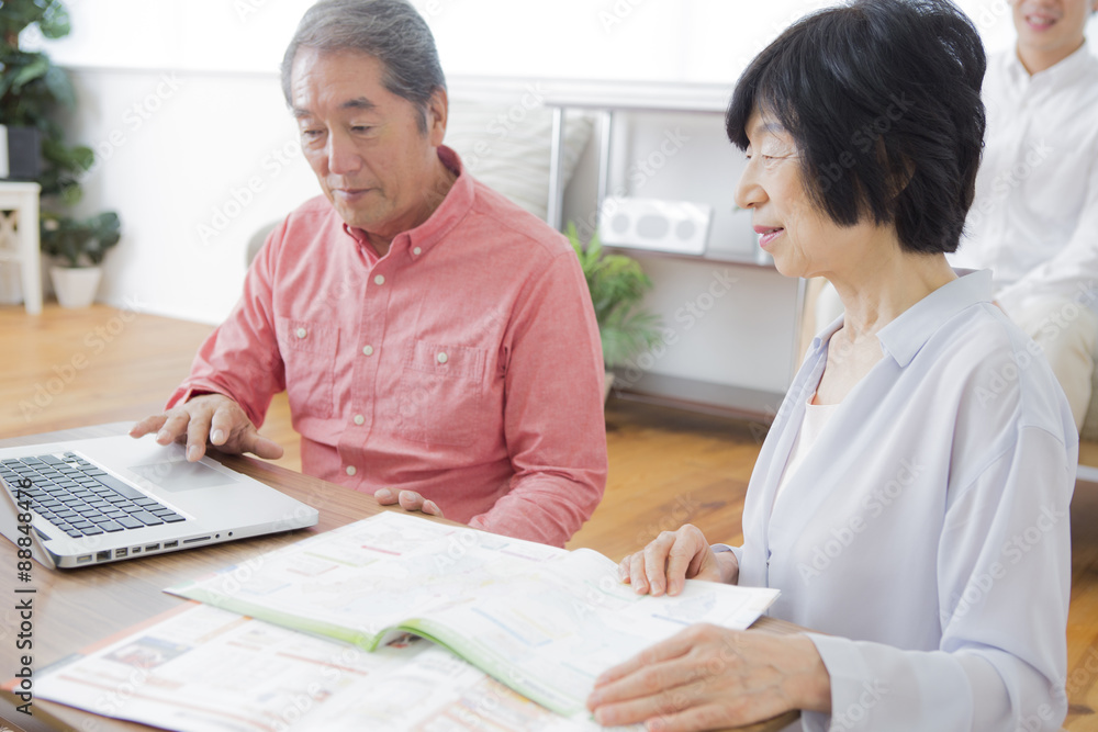 Fototapeta premium PCで検索する家族