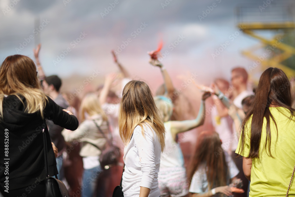 Obraz premium Crowd of a young people outdoors