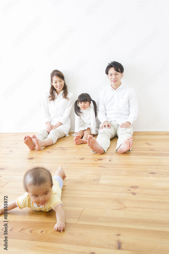 団欒する家族