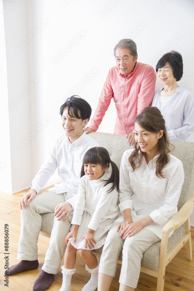 団欒する家族