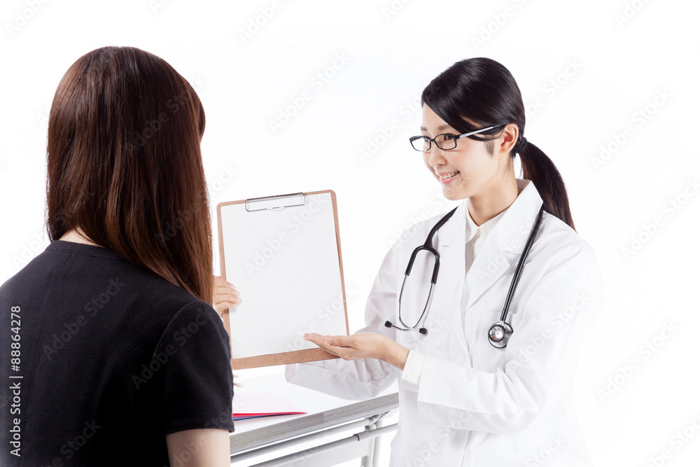 Fototapeta premium 医者と患者 診察 ツーショット 2ショット カルテ 説明