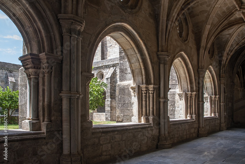 Patios de la catedral de Évora en Portugal